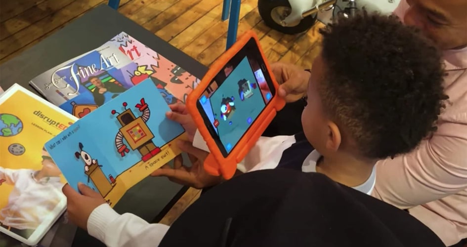 Immersive VR education platform for classroom and training experiences